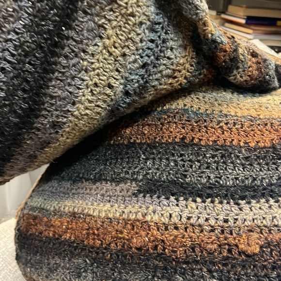 Hand crochet blanket - Picture 4 of 15